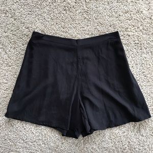 High waisted loose black shorts
